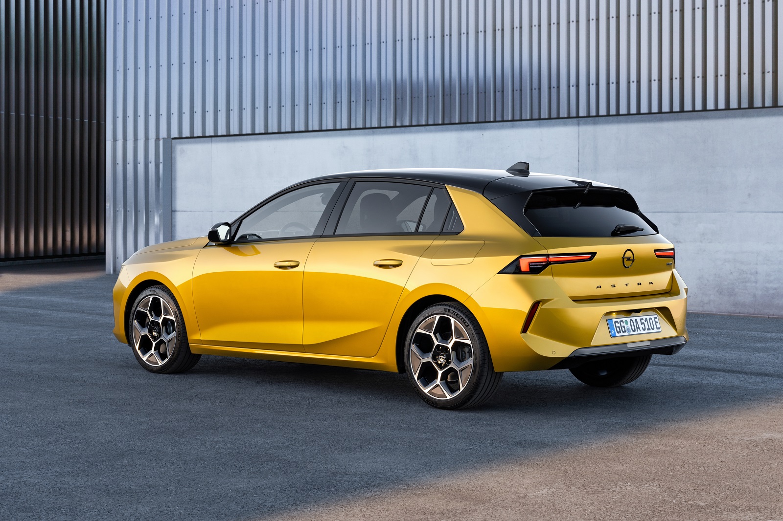 Opel Astra prijzen, gewicht, en specificaties -